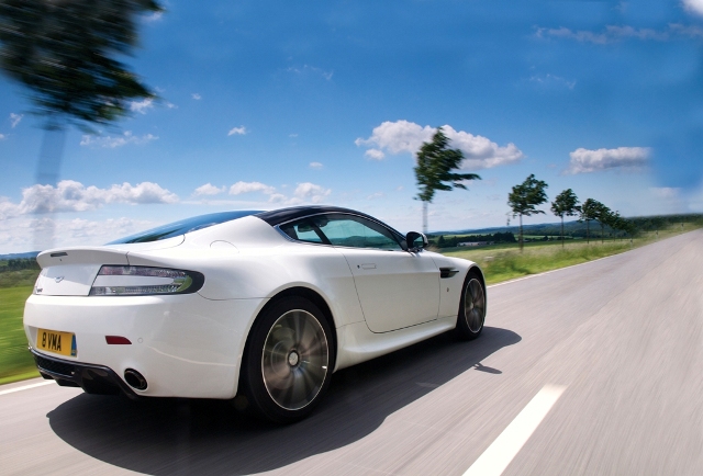 Aston Martin V8 Vantage N420 gepresenteerd