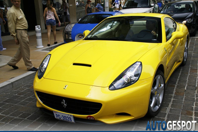 Gespot in Monaco: Ferrari California uit Liberia