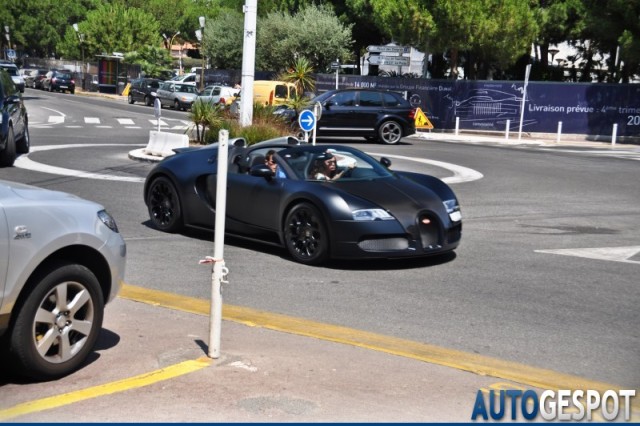 Gespot: duistere Bugatti Veyron 16.4 Grand Sport