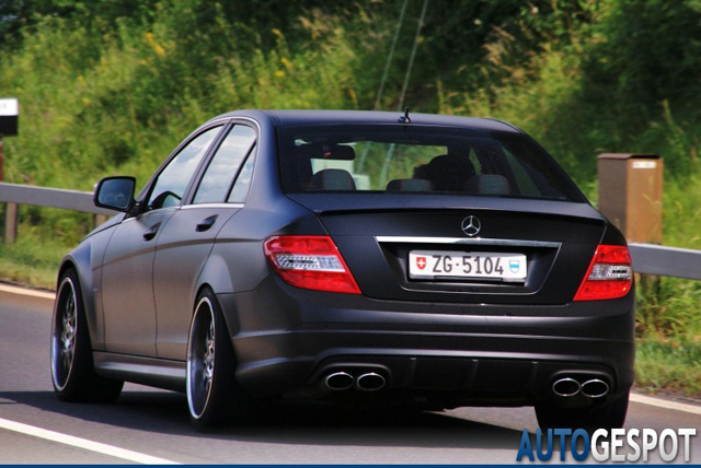 Gespot voor de Mercedes-Benz-liefhebber: matgekleurde Benzen!