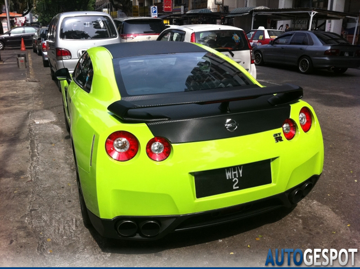 Gespot: Nissan GT-R in zeer opvallende groene kleur