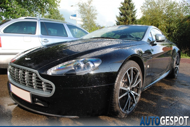 Gespot: Aston Martin V8 Vantage N420