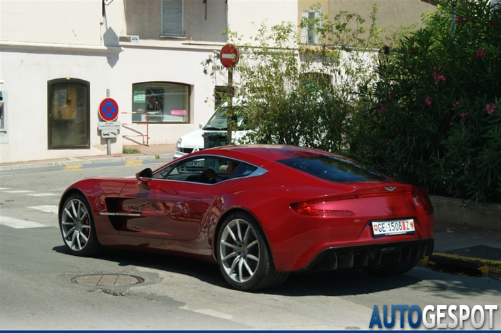 Topspot: prachtige Aston Martin One-77 in Saint-Tropez