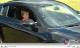 Filmpje: kind van 11 gaat los in Audi R8 op grasveld