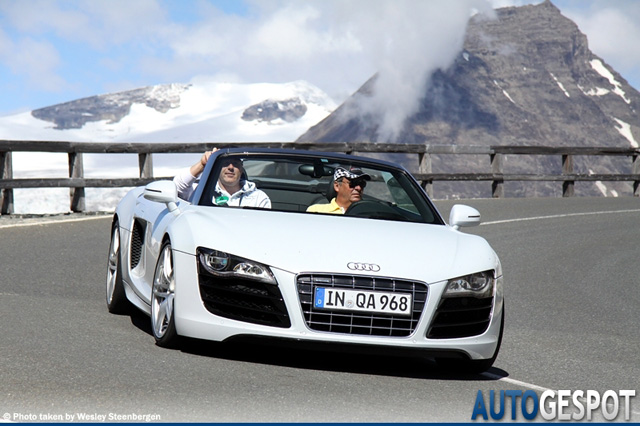 Gespot: Audi R8 Spyder in prachtige omgeving