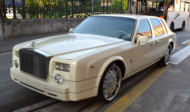 Gespot: Rolls-Royce Phantom replica op basis van een Lincoln Towncar