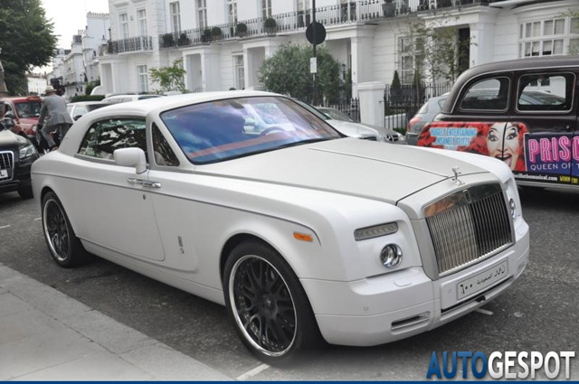 Gespot: prachtige Rolls-Royce Phantom Coupé in Londen