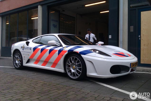 Spot van de dag: politie in Ferrari F430