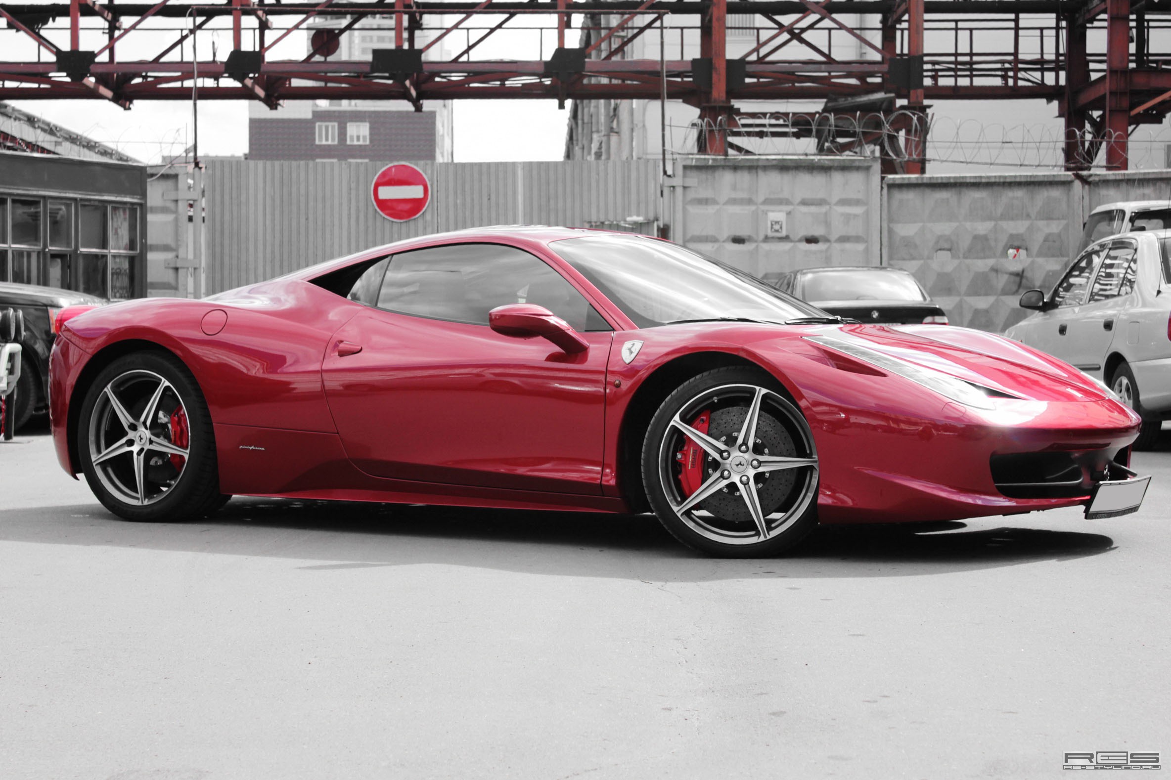 Gemaakt om op te vallen: roodchromen Ferrari 458 Italia