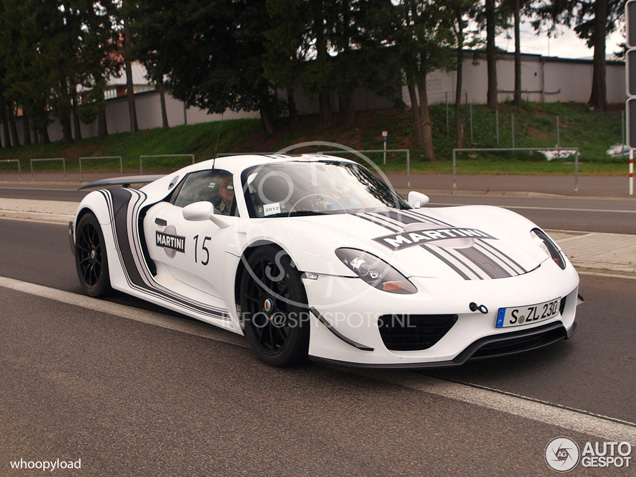 Spyspot: Walter Röhrl achter het stuur van de Porsche 918 Spyder