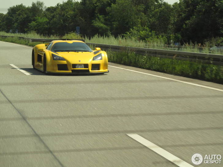 Gumpert Apollo Sport spotted on the highway