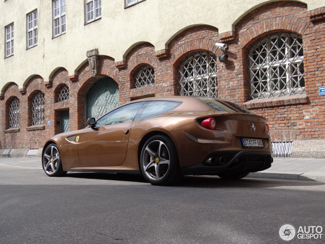Hoe staat de kleur bruin op de Ferrari FF?