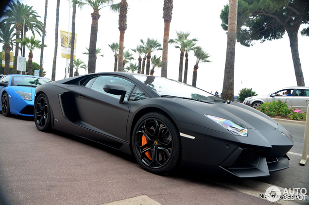Übercombo in Cannes: lots of Lamborghini's