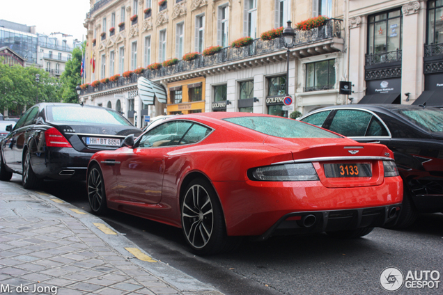 La couleur Flame Orange rend l'Aston Martin DBS Carbon Edition encore plus brûlante !