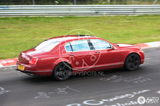 Bentley Continental Flying Spur V8 maakt rondes op Nordschleife