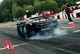 Movie: powerful Lamborghini goes crazy on DragTimes event
