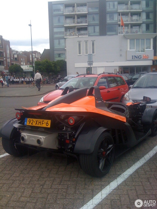 Late primeur voor Nederland: oranje-zwarte KTM X-Bow