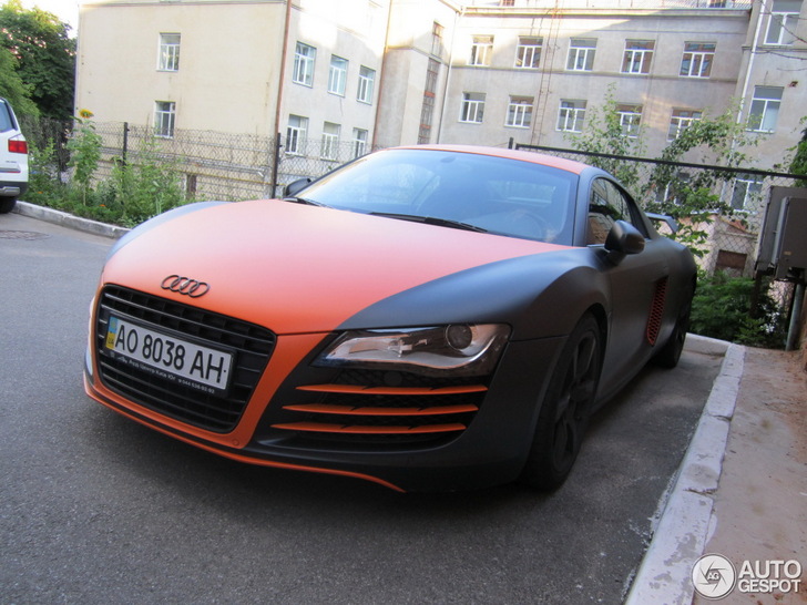 Prachtig samengestelde Audi R8 vastgelegd in Kiev