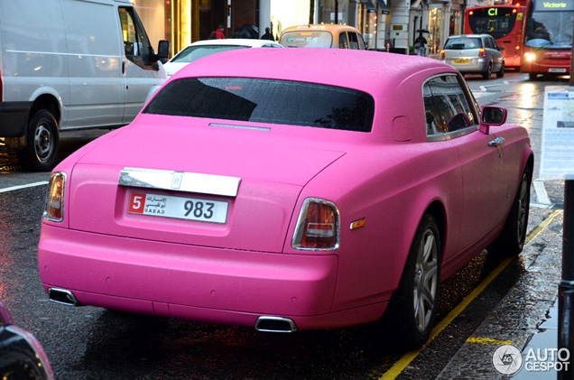 Strange sighting: roze Rolls-Royce Phantom Coupé