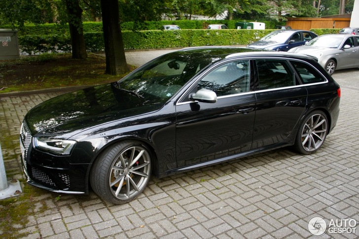 La première Audi RS4 Avant B8 a été spottée