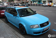 Ultieme gezinssmurfenauto gespot: Audi RS6 Avant C5