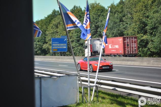 Spottée : l'Aston Martin V12 Vantage Roadster