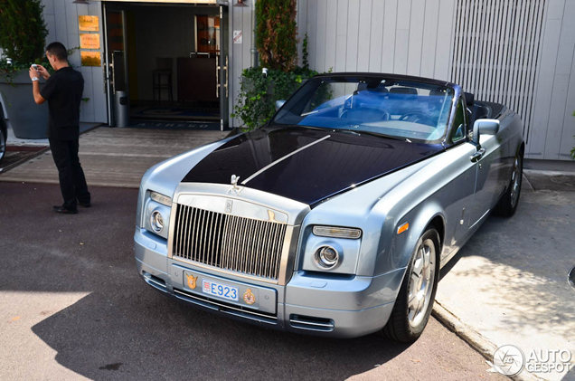 All colours of the rainbow: Rolls-Royce Phantom Drophead Coupé 