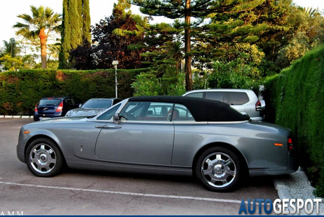 All colours of the rainbow: Rolls-Royce Phantom Drophead Coupé 