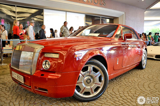 Alle kleuren van de regenboog: Rolls-Royce Phantom Drophead Coupé 