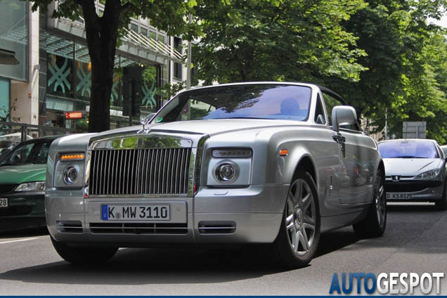 Alle kleuren van de regenboog: Rolls-Royce Phantom Drophead Coupé 