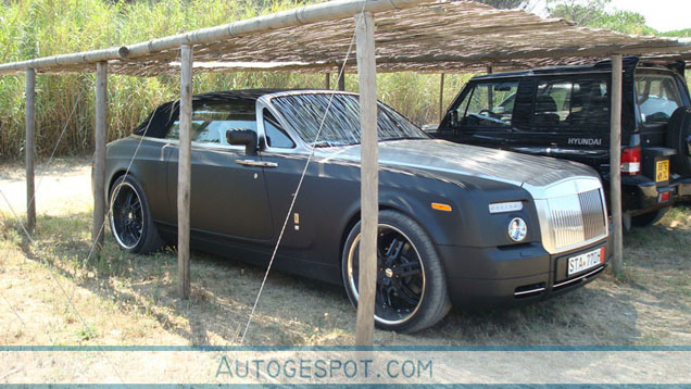 All colours of the rainbow: Rolls-Royce Phantom Drophead Coupé 