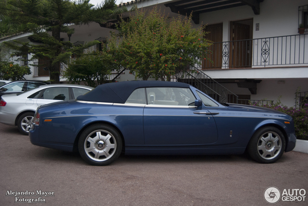 All colours of the rainbow: Rolls-Royce Phantom Drophead Coupé 