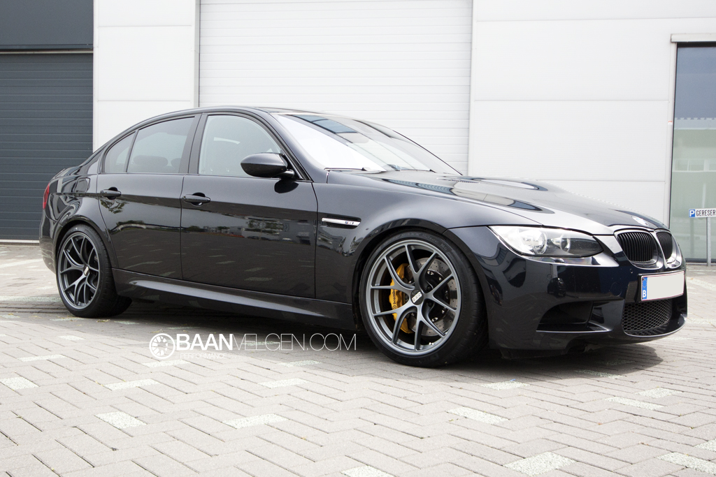 BMW M3 Sedan E90 op BBS FI velgen 