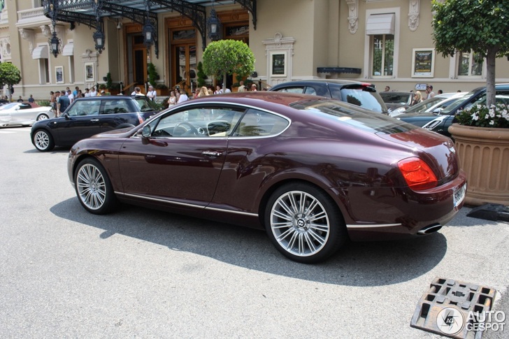 Bruine Bentley Continental GT Speed is een stijlvolle raket 