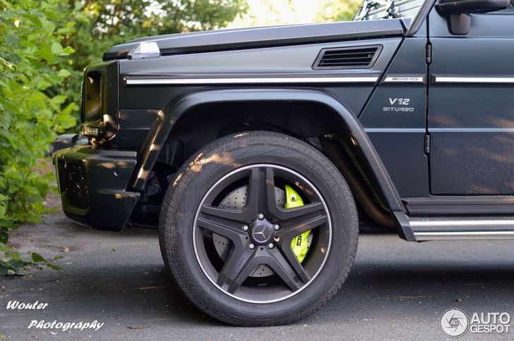 Matzwarte Mercedes-Benz G 65 AMG heeft opvallend gekleurde remklauwen 