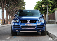Spotter le Volkswagen Touareg W12 Sport avec la main cassée!
