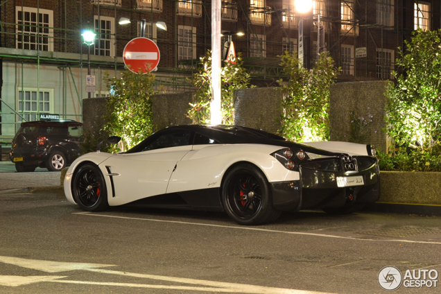 Bekende bezoeker in Europa laat zijn Pagani Huayra zien in Londen