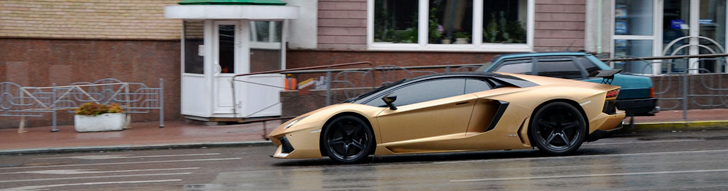 Lamborghini Aventador Oakley Design sob a chuva em Kiev