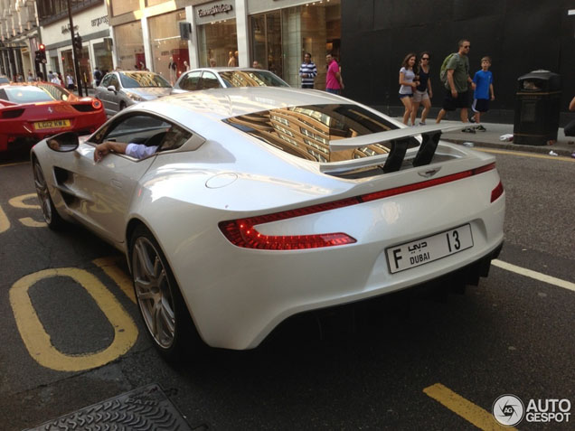 Zeldzame Aston Martin One-77 Q-Series laat zich zien in Londen