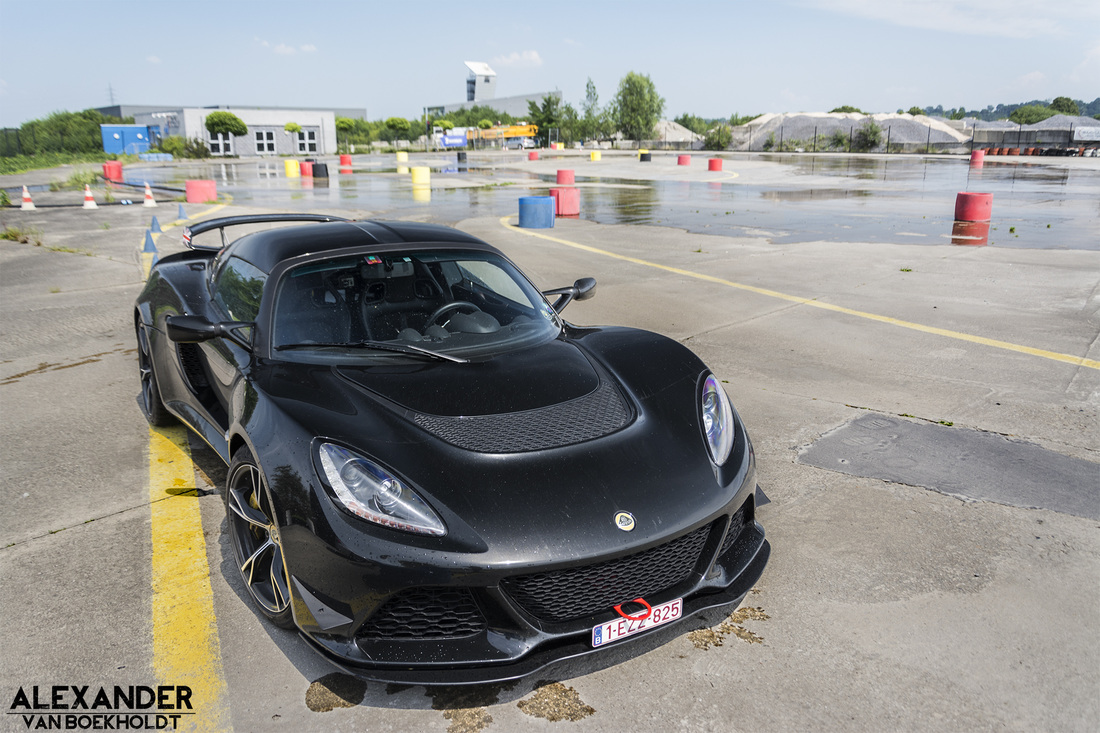 Lotus Exige S V6 doet een driftsessie