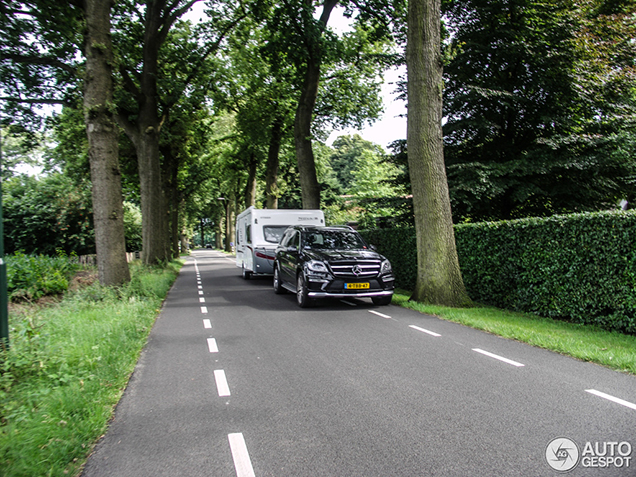 Mercedes-Benz GL 63 AMG met caravan is een prachtcombinatie