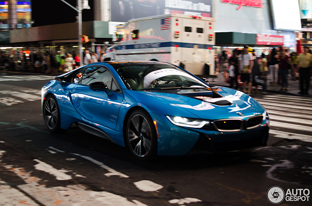 Futuristische BMW i8 gespot in New York City 