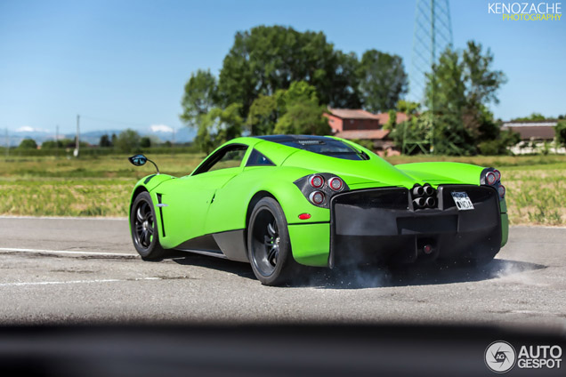 Gespot: kermitgroene Pagani Huayra