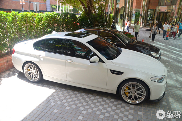 Smaakvol uitgevoerde BMW M5 gespot in Hong Kong