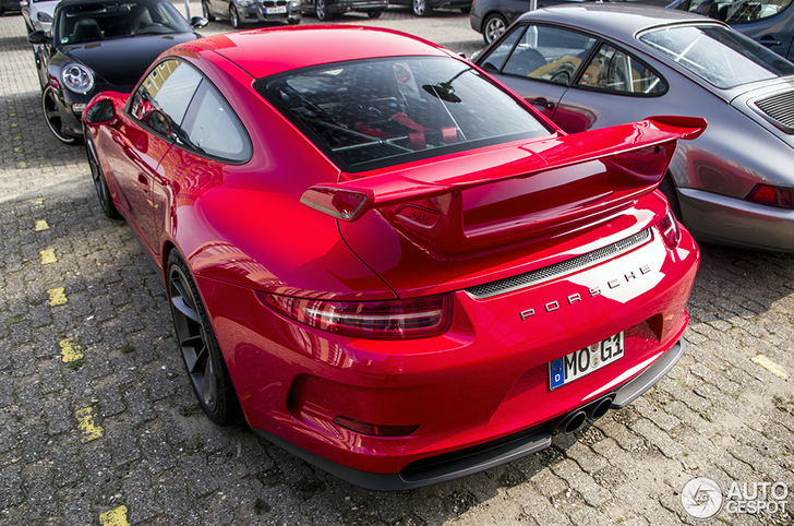 Spot van de dag: knalrode Porsche 991 GT3