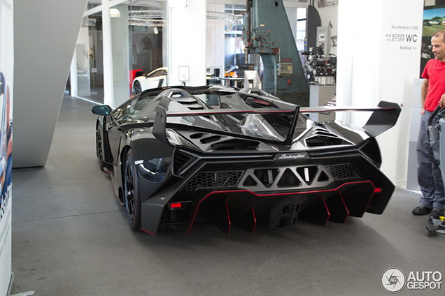 Eén van de negen Lamborghini Veneno Roadsters staat in Duitsland 