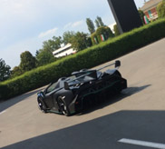 兰博基尼把 Veneno Roadster 放在公司外展示