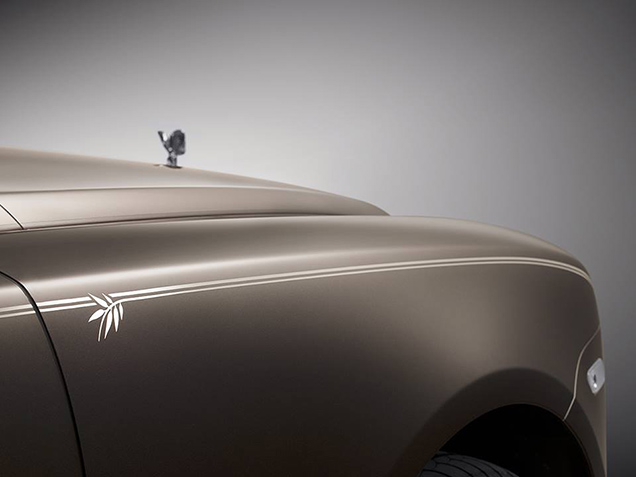 Rolls-Royce Ghost voorzien van panda-logos