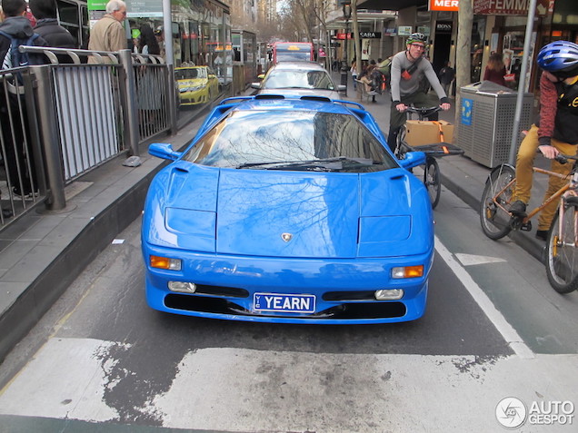 Smurfblauwe Diablo SV is potig in Melbourne