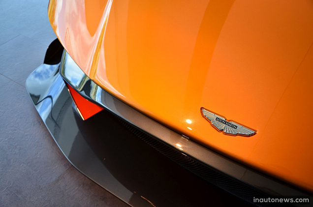 De Aston Martin Vulcan is schitterend in oranje